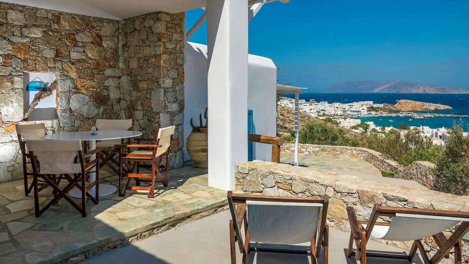 MIKROS VORIAS Villa a Folegandros